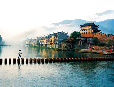 長(zhǎng)沙往返A(chǔ)9線：鳳凰古城、德夯苗寨、矮寨吊索橋品質(zhì)純玩兩日游